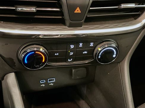 Used 2025 Buick Encore GX Preferred image 23