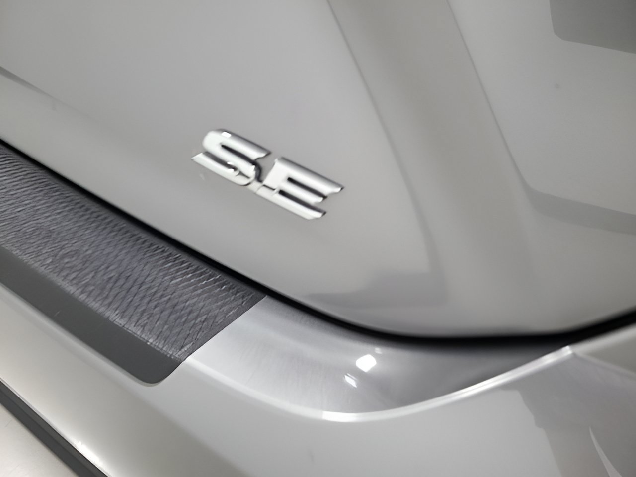 Used 2025 Toyota Camry SE FWD image 8