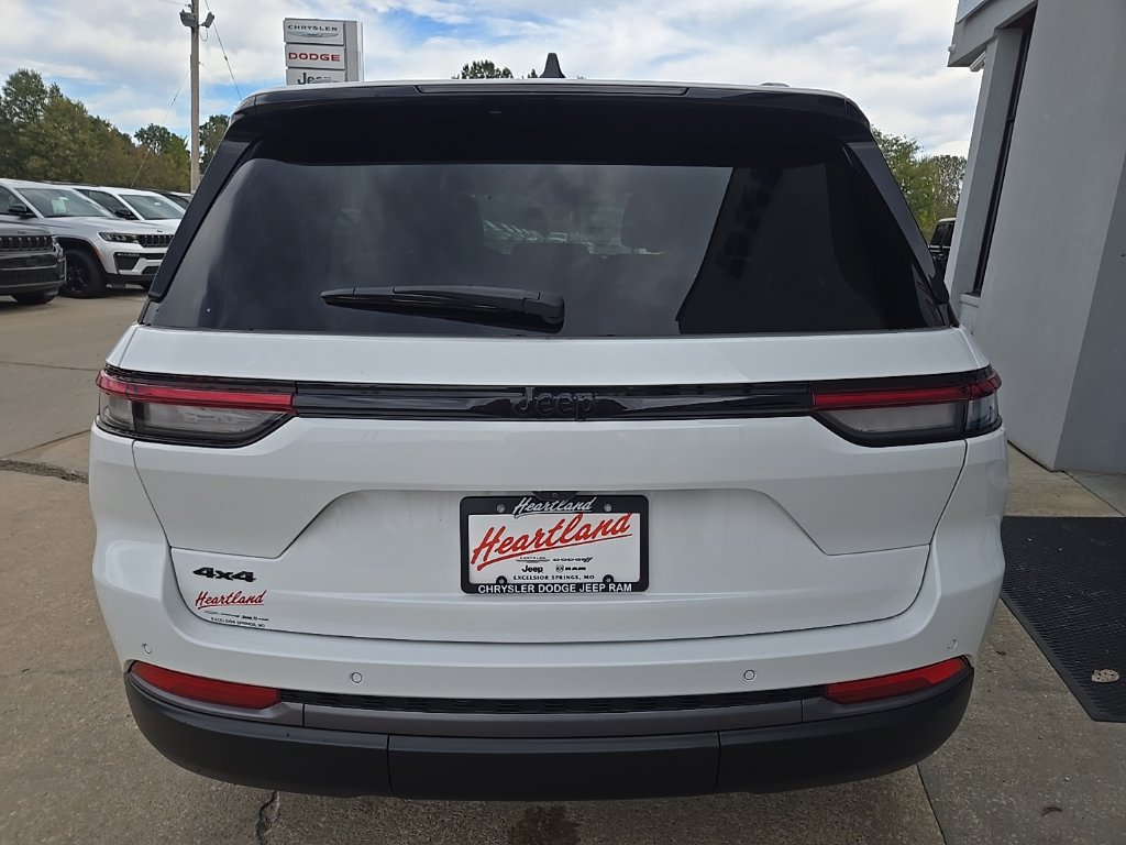 New 2026 Jeep Grand Cherokee Limited w/ Limited Altitude Package AWD/4WD image 35