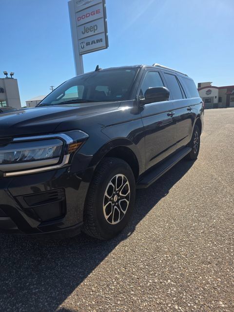 Used 2024 Ford Expedition Max XLT AWD/4WD image 3