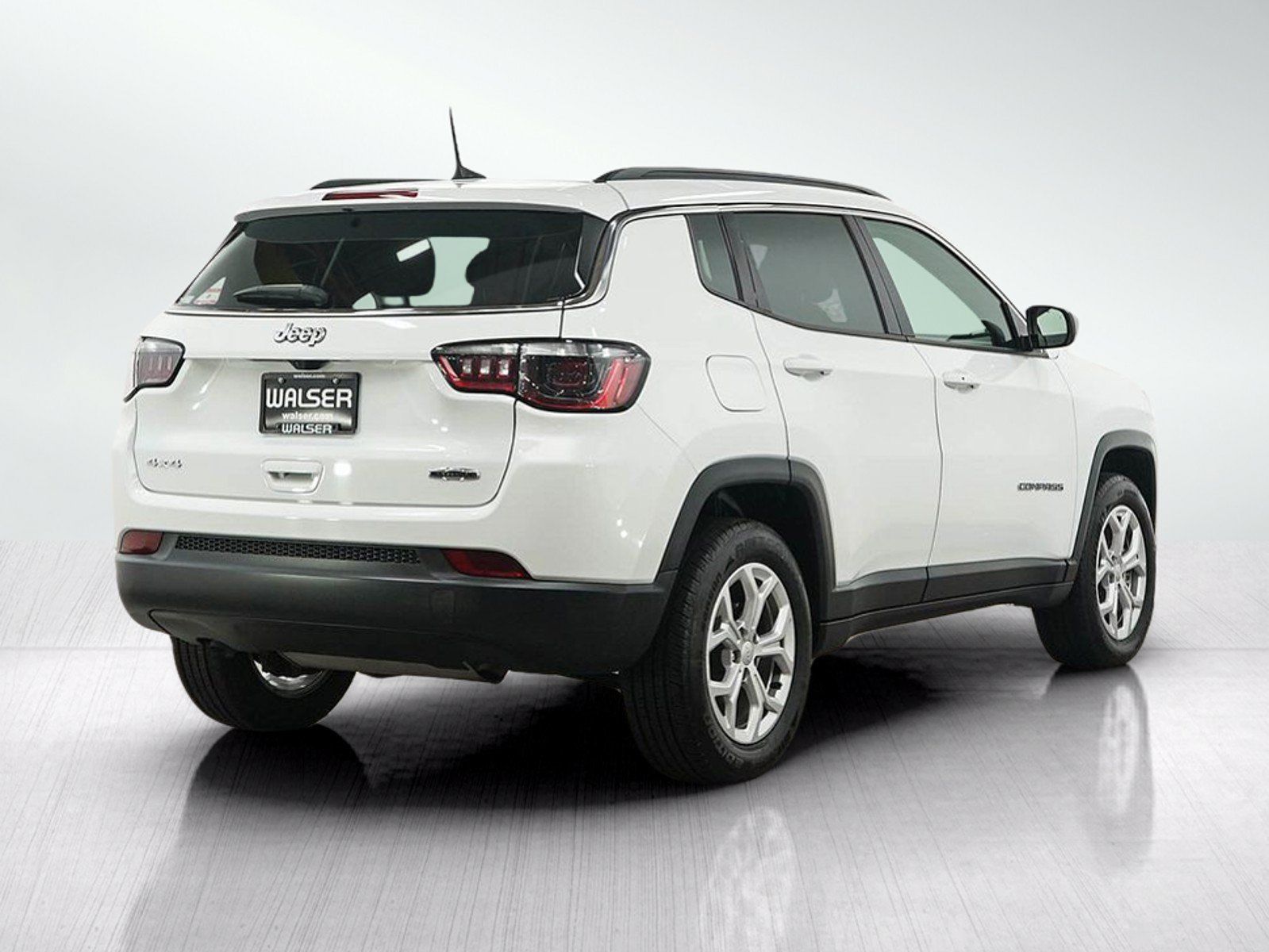 Used 2024 Jeep Compass Latitude AWD/4WD image 5