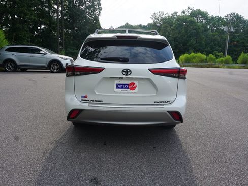 Used 2023 Toyota Highlander Platinum FWD image 25
