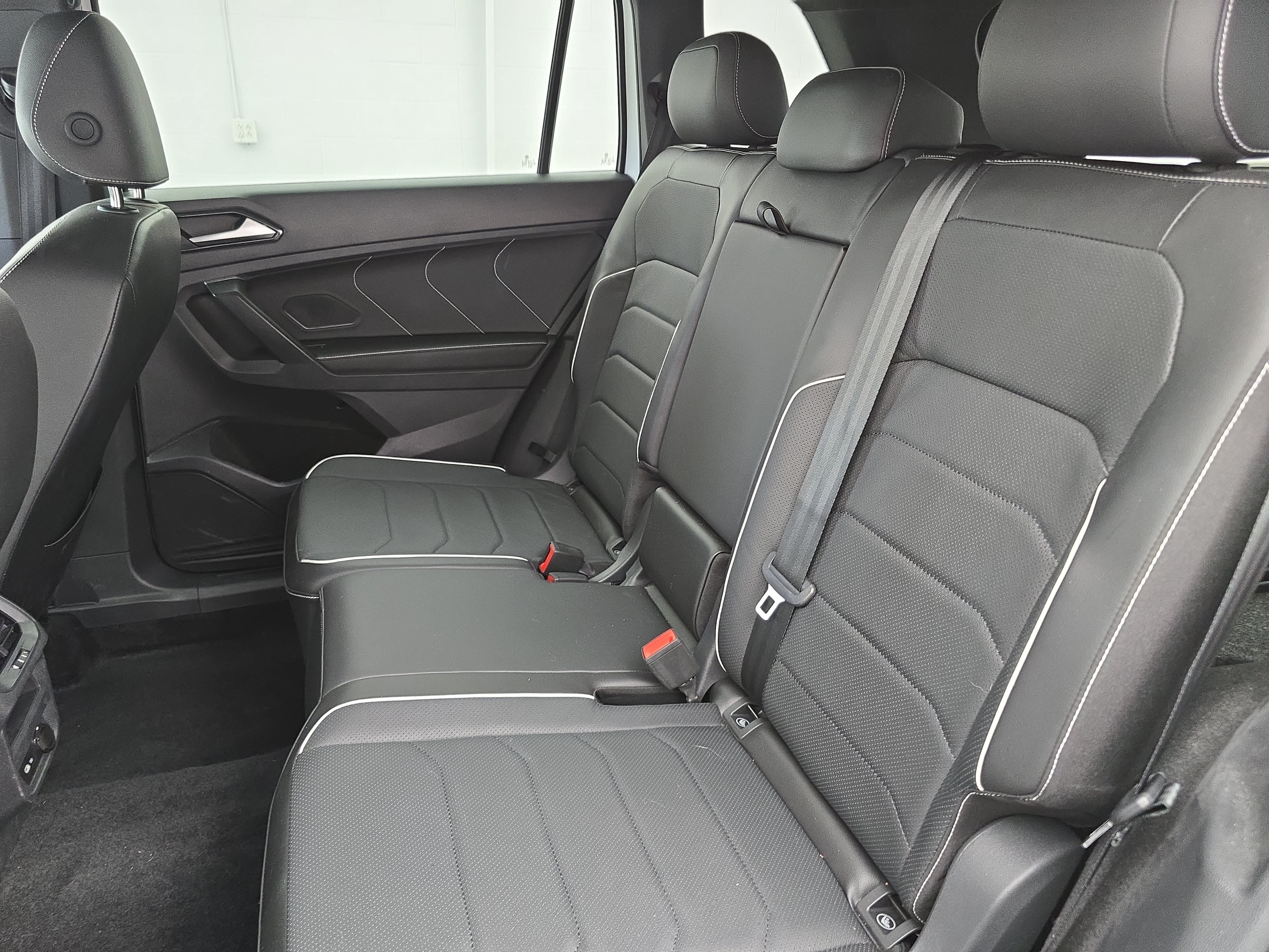 Certified 2024 Volkswagen Tiguan SEL R-Line AWD/4WD image 14