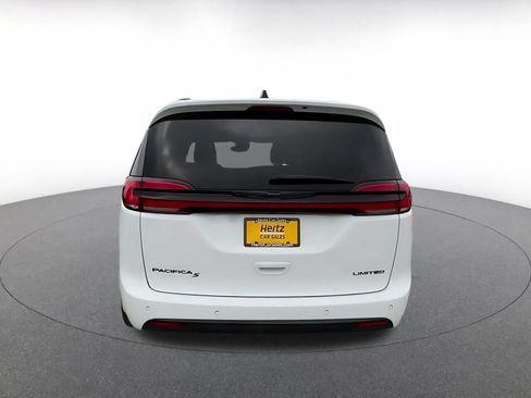 Used 2025 Chrysler Pacifica Limited FWD image 12