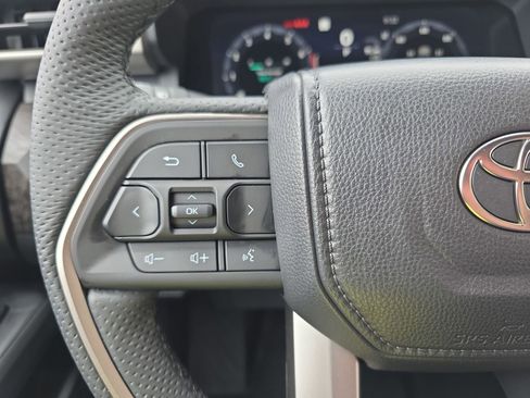 Used 2025 Toyota Tacoma Limited AWD/4WD image 17