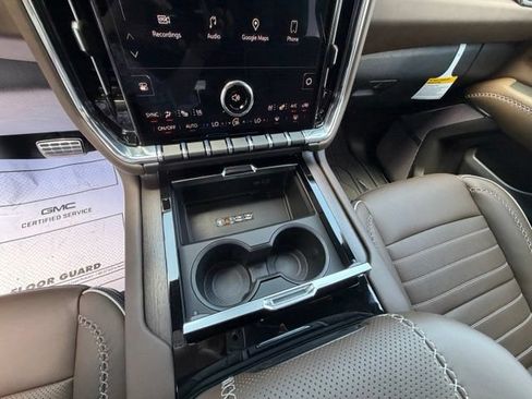 New 2026 GMC Yukon XL Denali Ultimate w/ LPO, Floor Liner Package AWD/4WD image 13