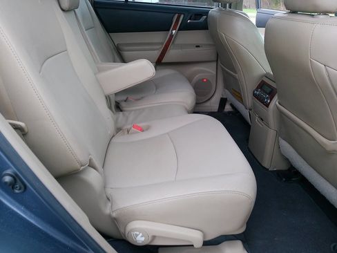 Used 2012 Toyota Highlander Limited w/ Protection Pkg AWD/4WD image 35