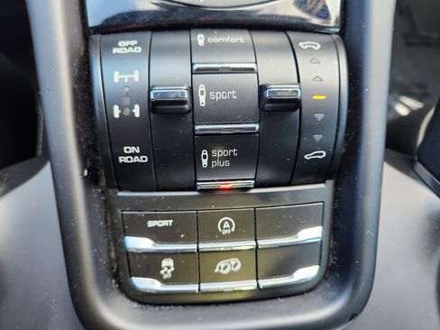 Used 2016 Porsche Cayenne GTS image 20