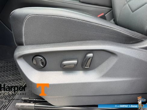 Used 2025 Volkswagen Atlas SE w/ Panoramic Sunroof Package AWD/4WD image 19