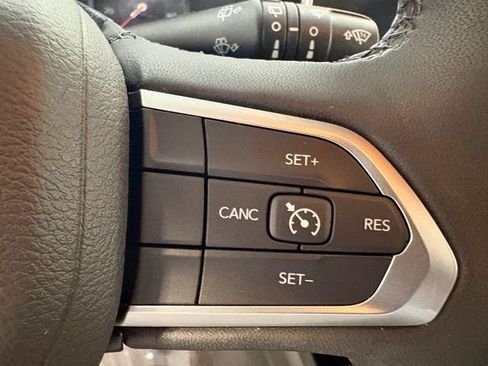 Used 2025 Jeep Compass Latitude w/ Convenience Group AWD/4WD image 11