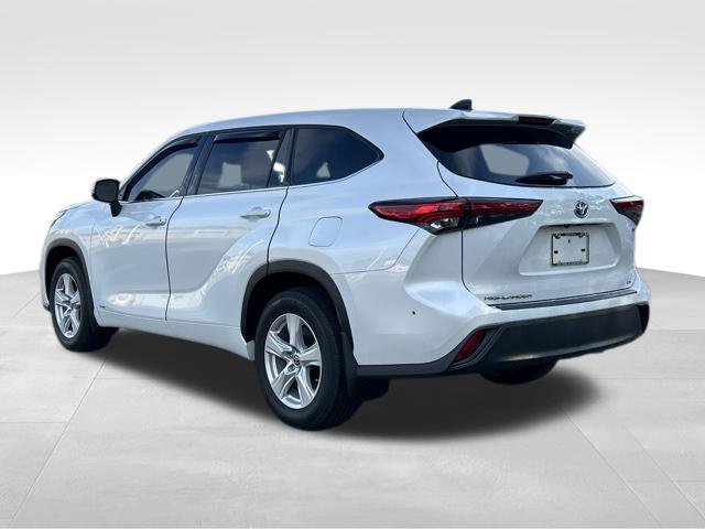 Used 2022 Toyota Highlander LE AWD/4WD image 6
