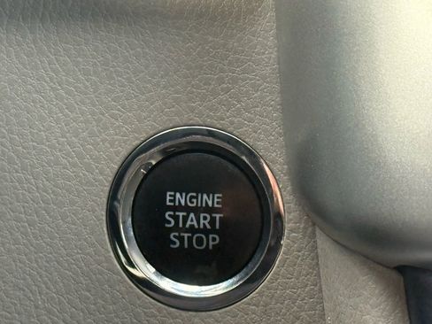 Used 2019 Toyota Highlander XLE image 36