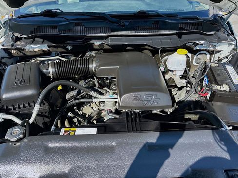 Used 2022 RAM 1500 Tradesman w/ Chrome Appearance Group image 32