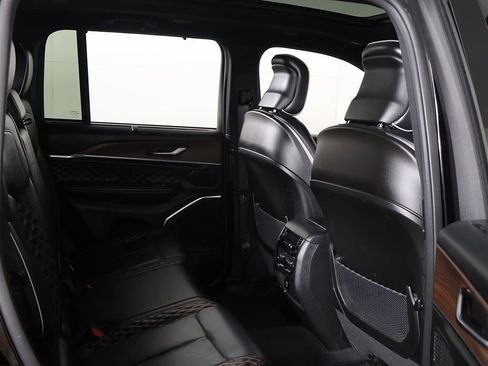 Used 2023 Jeep Grand Cherokee Summit w/ Luxury Tech Group V AWD/4WD image 32