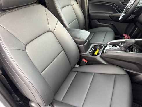 Used 2025 Chevrolet Colorado Trail Boss AWD/4WD image 33
