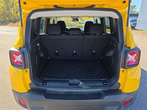 Used 2023 Jeep Renegade Altitude image 26