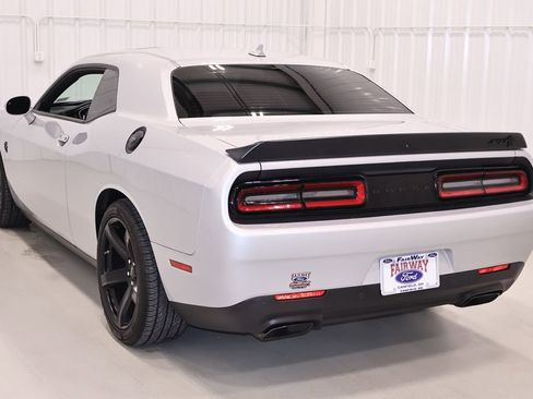 Used 2022 Dodge Challenger SRT Hellcat w/ Plus Package RWD image 8