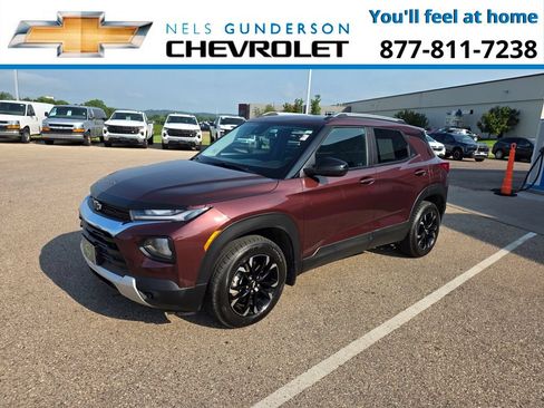 Used 2022 Chevrolet TrailBlazer LT w/ Convenience Package AWD/4WD image 3