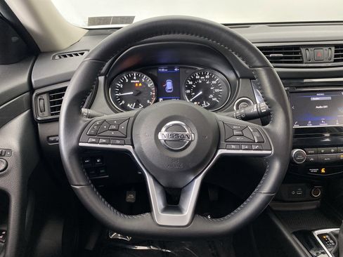 Used 2020 Nissan Rogue SV image 12
