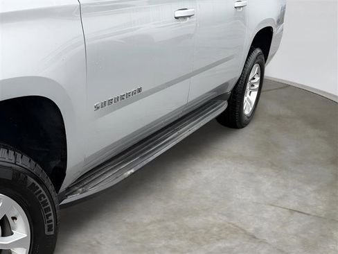 Used 2018 Chevrolet Suburban LT RWD image 8