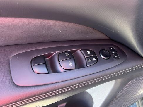 Used 2015 Nissan Pathfinder Platinum image 11