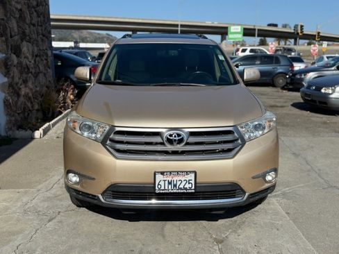 Used 2011 Toyota Highlander SE image 2