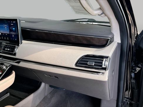Used 2022 Lincoln Navigator L Reserve RWD image 19