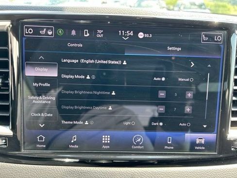 Used 2024 Chrysler Pacifica Touring-L FWD image 29