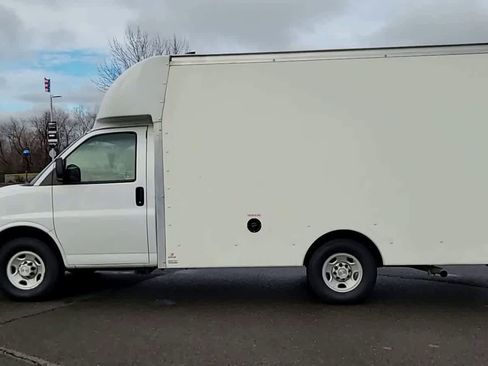 Used 2019 Chevrolet Express 3500 w/ Power Convenience Package image 5