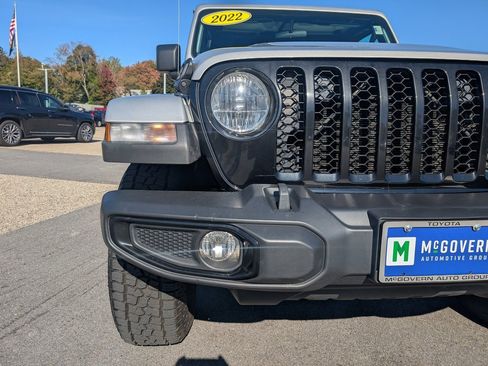 Used 2022 Jeep Gladiator Willys image 9