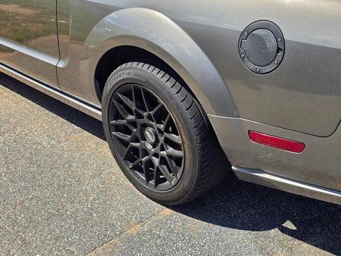 Used 2005 Ford Mustang GT Premium RWD image 17