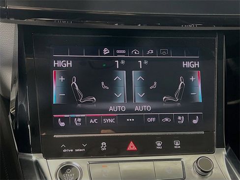 Used 2023 Audi e-tron Premium Plus w/ Premium Plus Package image 22