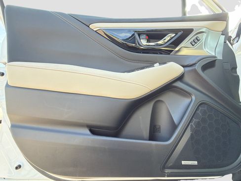 Used 2025 Subaru Outback Limited image 22