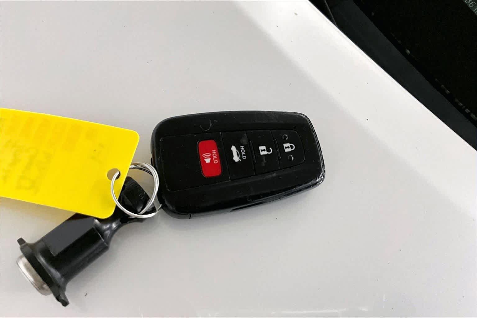 Used 2019 Toyota Camry XSE w/ Navigation Package FWD image 15