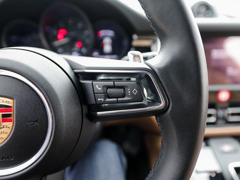 Certified 2025 Porsche Macan image 16