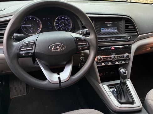 Used 2020 Hyundai Elantra SE image 11