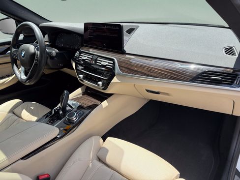 Used 2022 BMW 530i w/ Premium Package RWD image 22