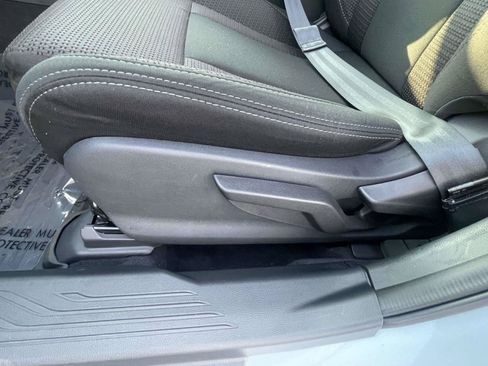 Used 2025 Subaru Outback AWD/4WD image 16