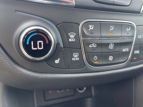 Used 2024 Chevrolet Equinox LT w/ LPO, Floor Liner Package FWD image 8