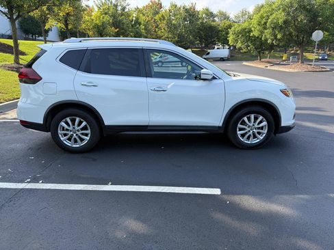 Used 2019 Nissan Rogue SV FWD image 4