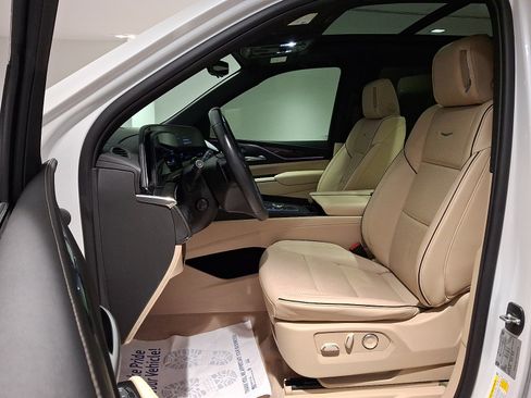 Certified 2023 Cadillac Escalade Premium Luxury AWD/4WD image 17