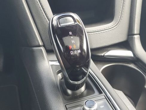 Used 2025 Cadillac XT6 Premium Luxury image 36