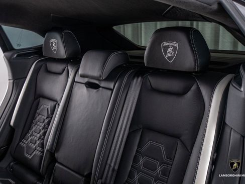 Used 2025 Lamborghini Urus SE image 75