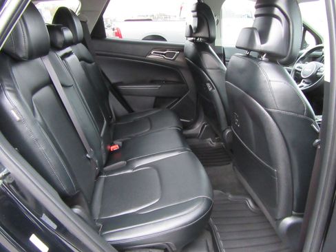 Used 2025 Kia Sportage EX image 64