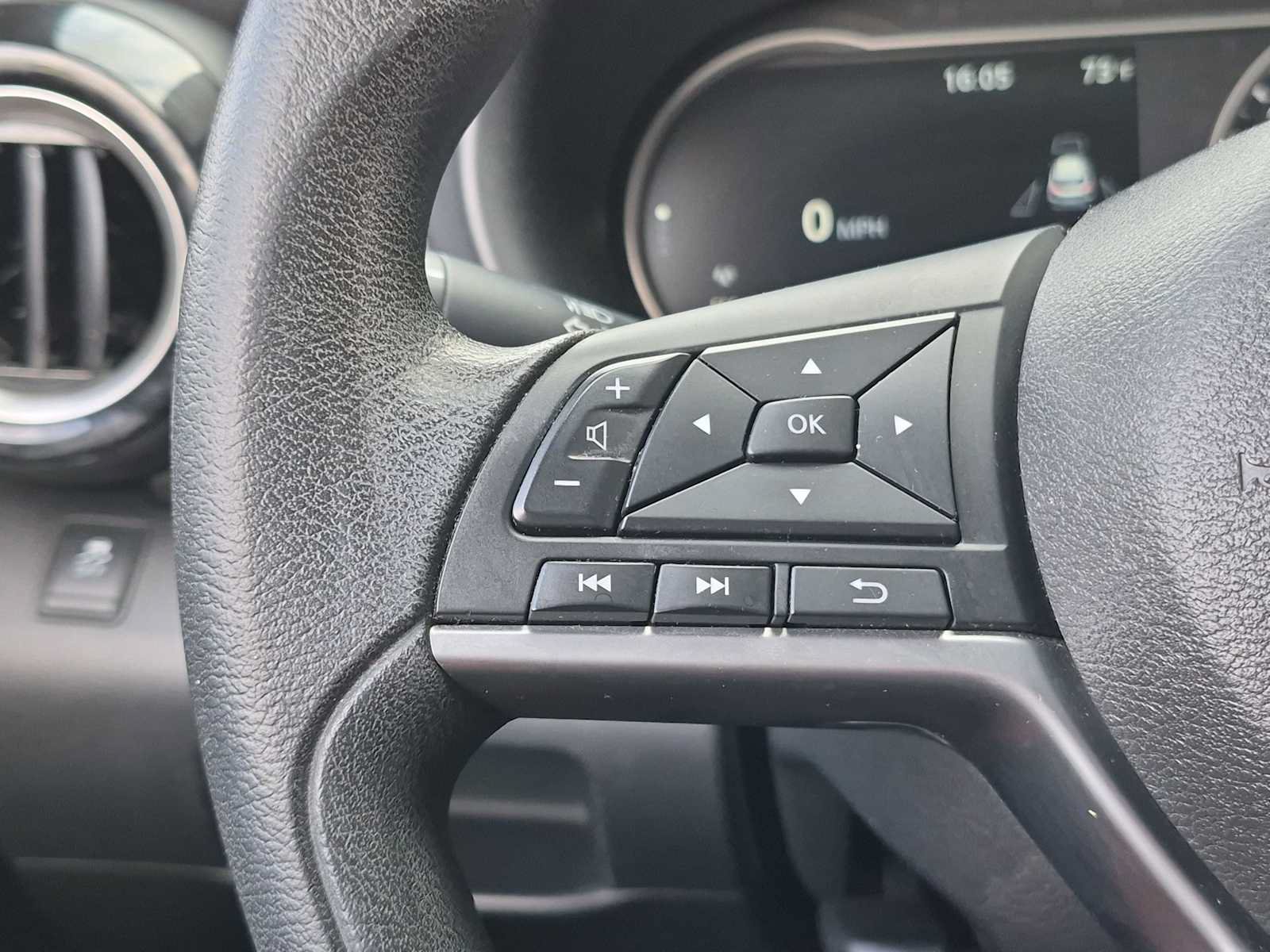 Used 2019 Nissan Kicks SV FWD image 22