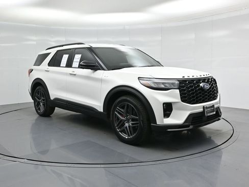 Certified 2025 Ford Explorer ST-Line w/ Premium Package image 60