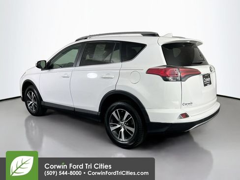 Used 2017 Toyota RAV4 XLE FWD image 11