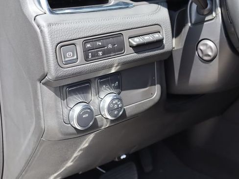 Used 2024 GMC Yukon Denali RWD image 26