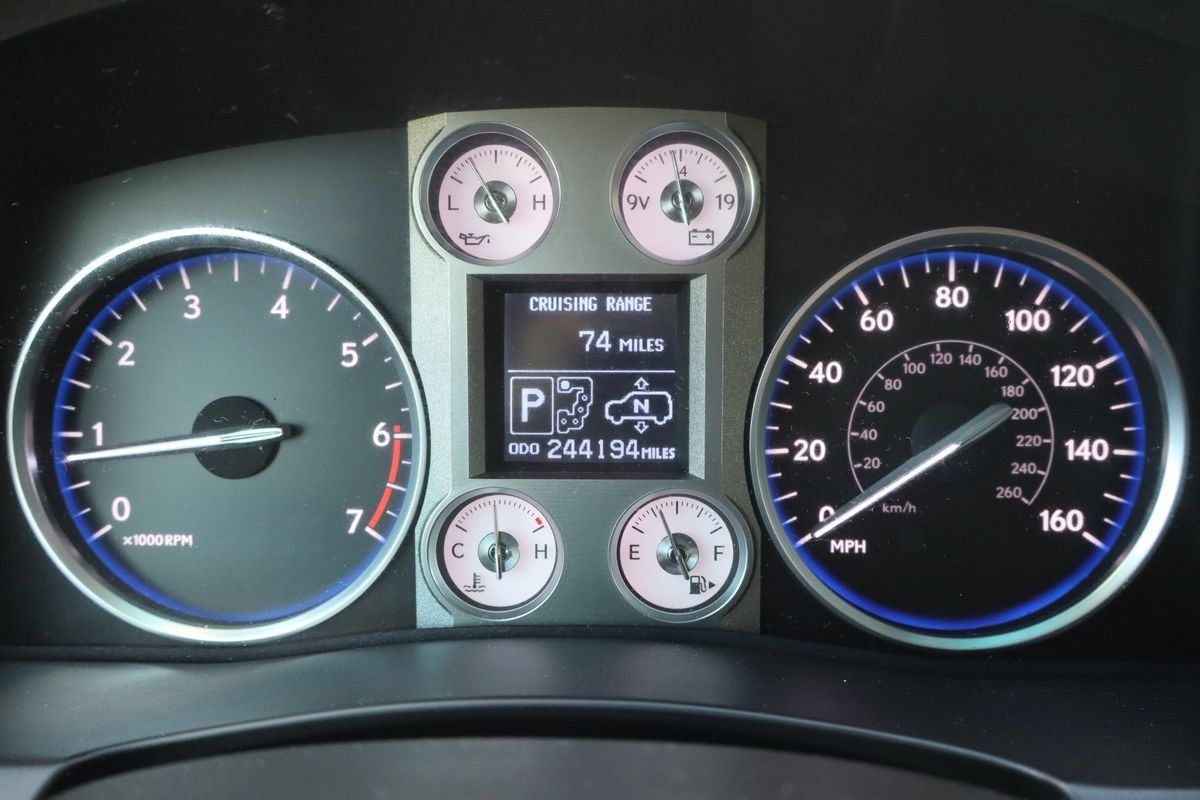 Used 2011 Lexus LX 570 4WD w/ Luxury Pkg image 34