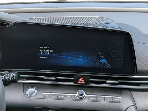 Certified 2025 Hyundai Elantra SEL image 17